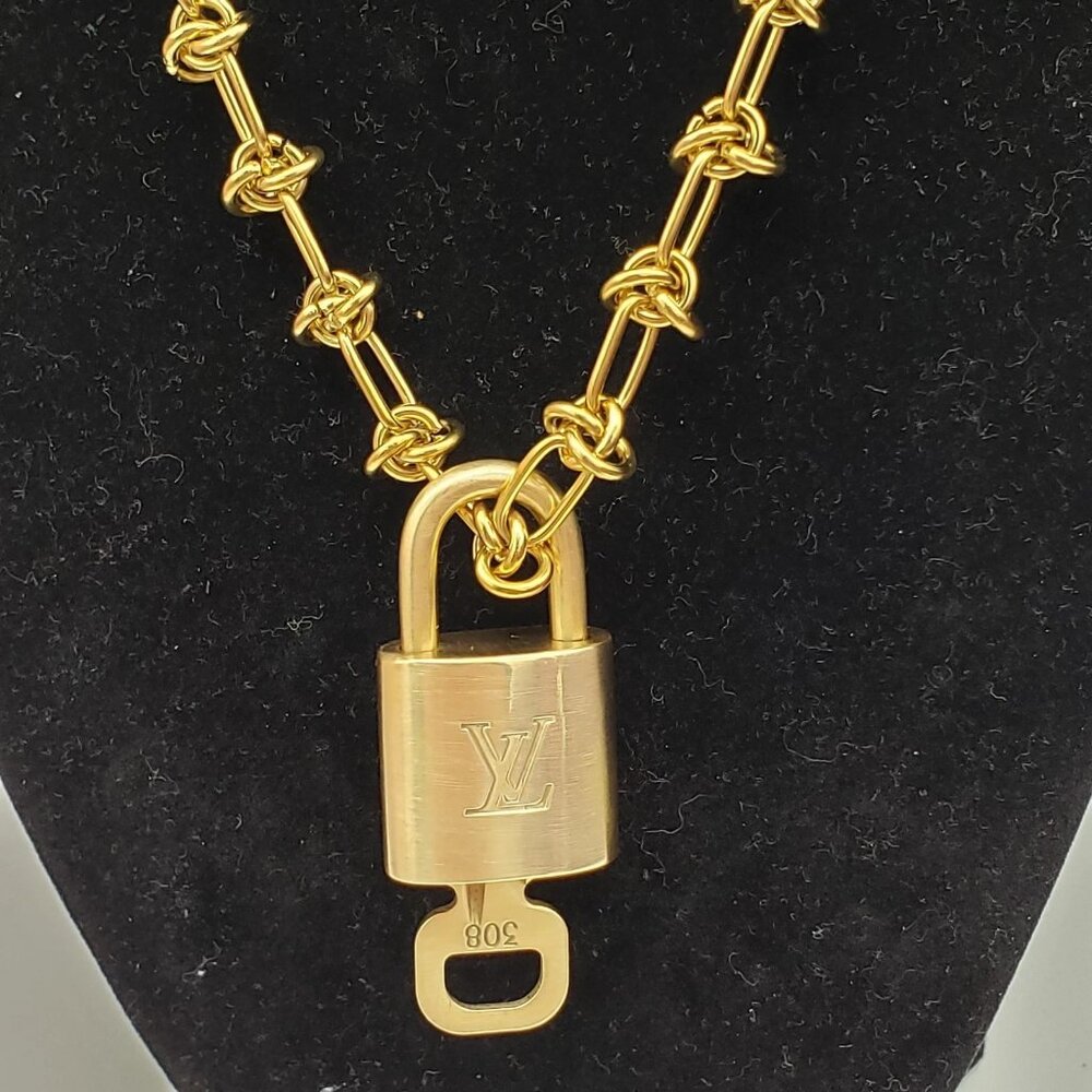 Louis Vuitton Gold Padlock w/ Unbranded Stainless Steel 18k Gold Plated Chain - Picture 7 of 10